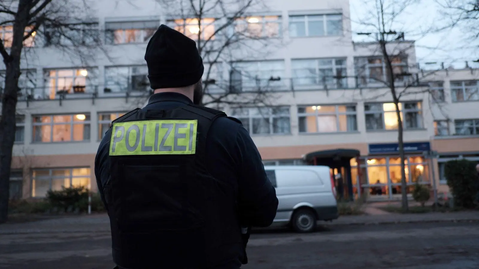 In einem Berliner Seniorenheim soll ein Mann seine Tochter mit einer Machete schwer verletzt haben. (Foto: Jörg Carstensen/dpa)