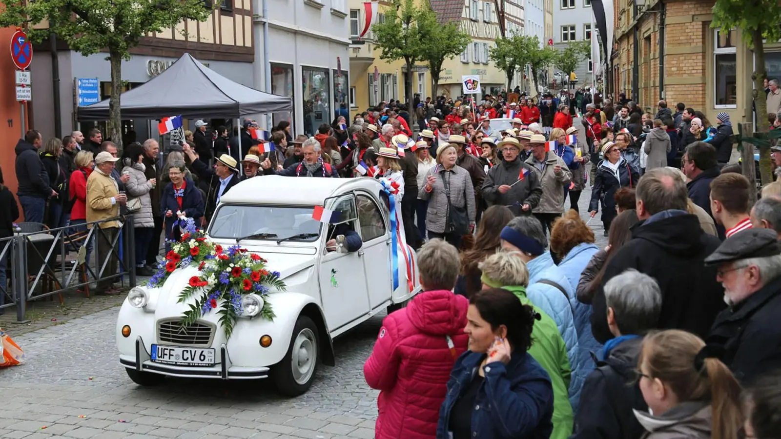 Der Umzug am 1. Mai ist eines der großen Highlights zum Walpurgifest in Uffenheim. (Archivbild: Hans Herbst)
