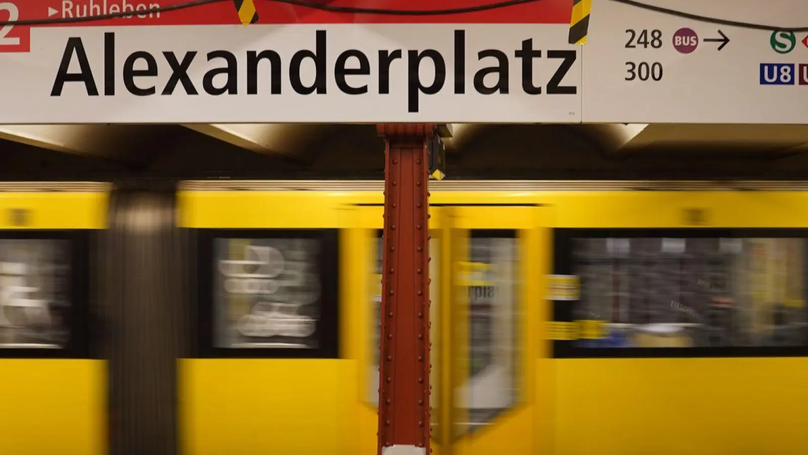 In Berlin hat sich Telefónica um den unterirdischen Netzausbau gekümmert. (Foto: Jörg Carstensen/dpa)
