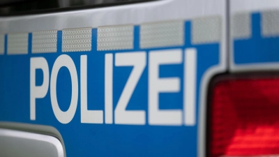 Die Polizei steht in Kontakt zu einer Person in der Wohnung, aus der die Schussgeräusche wahrgenommen wurden. (Symbolbild) (Foto: Marijan Murat/dpa)