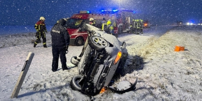 Nahe dem Gutenstettener Ortsteil Haag kam ein Auto von der Fahrbahn ab. (Foto: Feuerwehr Diespeck)