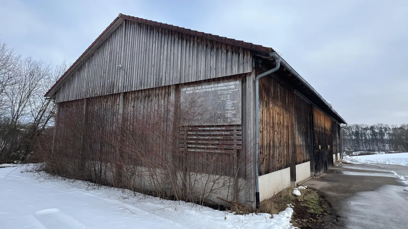 Dietenhofen gilt als Vorreiter im Bereich der Energieversorgung per Wärmenetz: Seit 1994 versorgt das Heizkraftwerk der „Bäuerlichen Hackschnitzel Gemeinschaft (BHG)“ die kommunalen Liegenschaften am Schulzentrum mit Wärme. (Foto: Yvonne Neckermann)