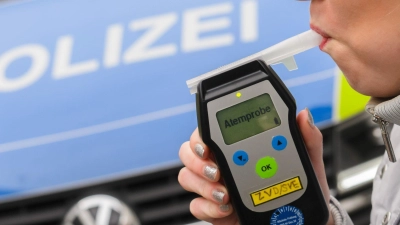 Auffälliger Alkoholkonsum blieb 2025 die häufigste Ursache für eine MPU. (Symbolbild) (Foto: Julian Stratenschulte/dpa)