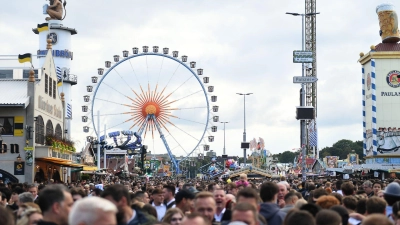 Ein Zelt auf dem Oktoberfest ist bei Gastronomen heiß begehrt. (Archivbild) (Foto: Felix Hörhager/dpa)