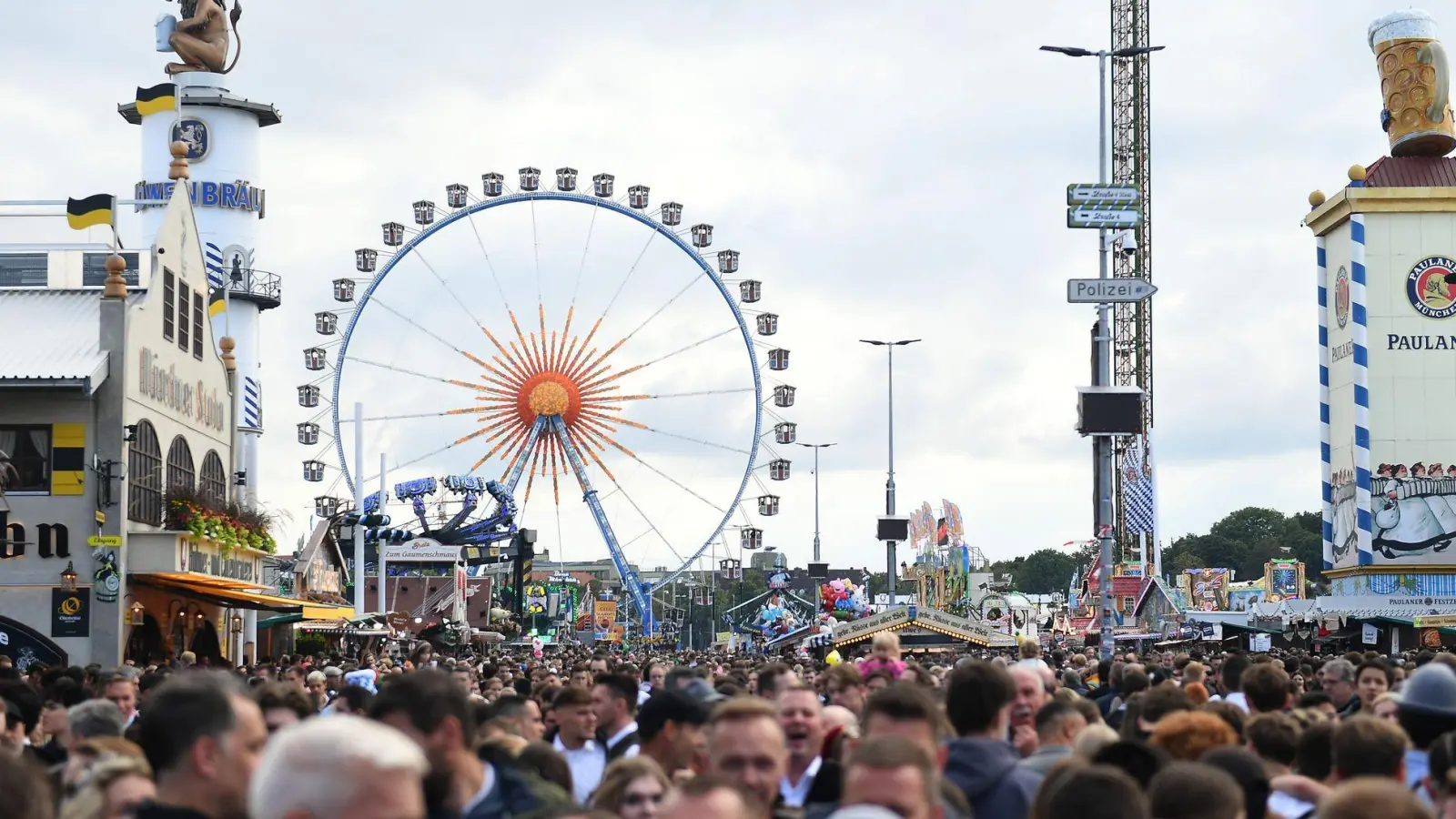 Ein Zelt auf dem Oktoberfest ist bei Gastronomen heiß begehrt. (Archivbild) (Foto: Felix Hörhager/dpa)