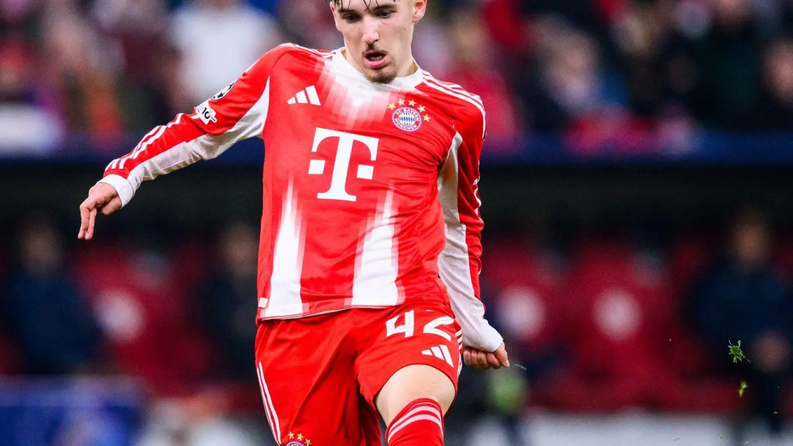 Trägt auch gern das Bayern-Trikot: Lennart Karl. (Archivbild) (Foto: Tom Weller/dpa)