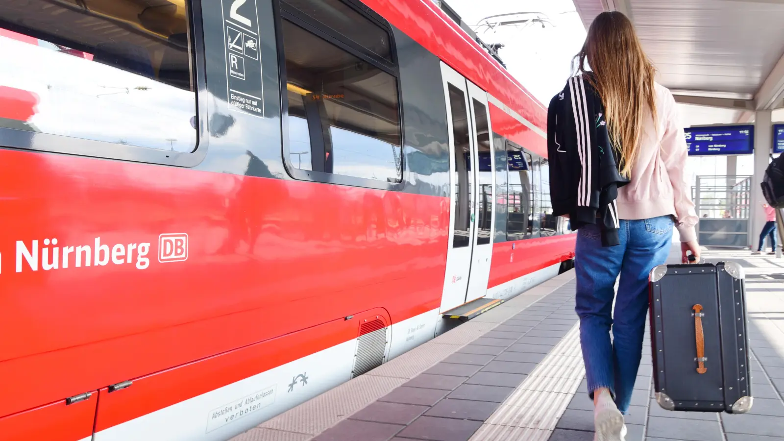 Die S-Bahn zwischen Ansbach und Nürnberg fährt derzeit nur bis Nürnberg-Schweinau. Das hat während des Warnstreiks der VAG schwere Folgen für die Fahrgäste. (Symbolbild: Jim Albright)
