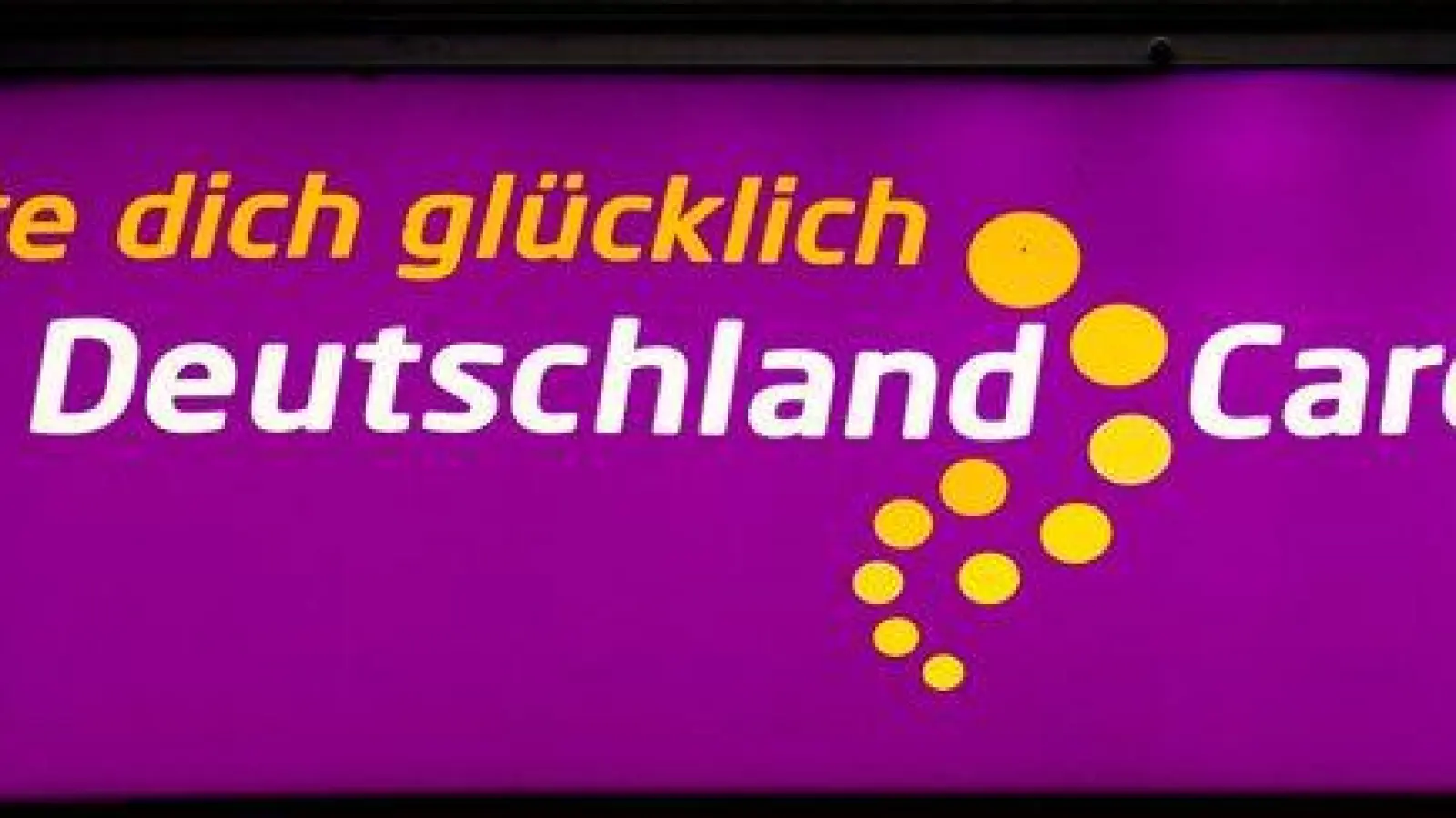 Wer seine DeutschlandCard-Punkte beim Tanken nutzt, hat dafür bei Esso noch bis zum 28. Oktober Zeit.  (Foto: Hauke-Christian Dittrich/dpa)