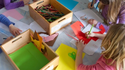 Auch nachmittags in der Schule: Ab Herbst haben Erstklässler einen Anspruch auf Ganztagsbetreuung. (Symbolbild) (Foto: Uwe Anspach/dpa)