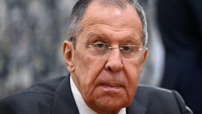 „Wenn man einfach so aufhört, bedeutet das, die Ursachen dieses Konflikts zu vergessen“, sagte Außenminister Sergej Lawrow der russischen Nachrichtenagentur Interfax zufolge. (Archivbild) (Foto: Alexander Nemenov/POOL AFP/dpa)