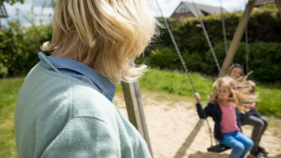 Mit den Kindern unbeschwert durch den Alltag? Gezielte Vorsorgemaßnahmen können dabei helfen. (Foto: Christin Klose/dpa-tmn)