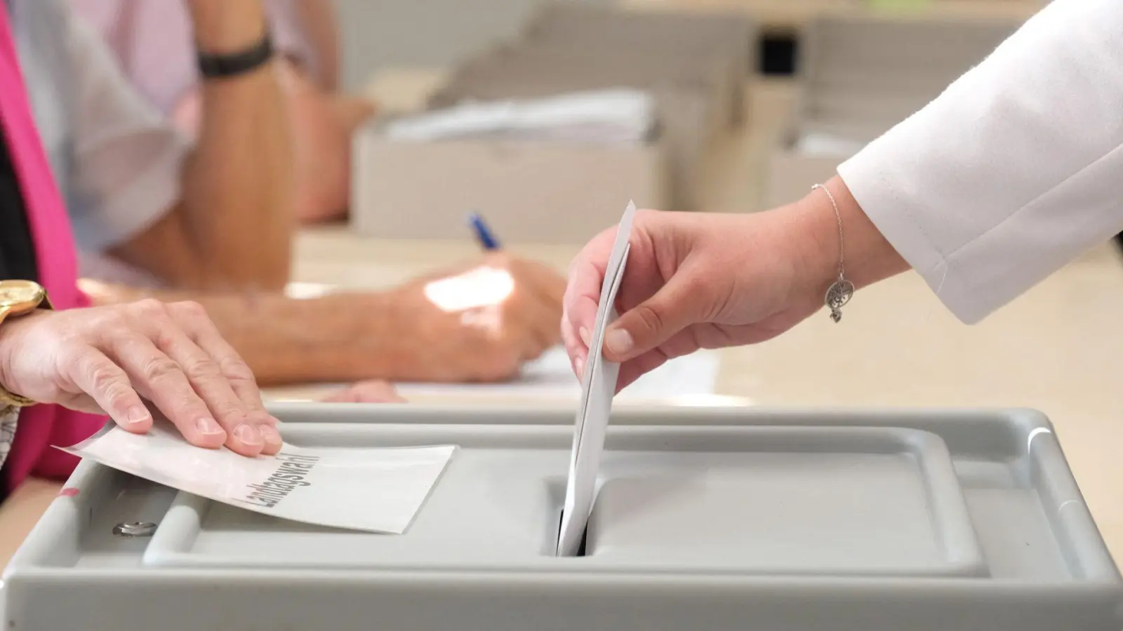 Bis 18 Uhr waren die Wahllokale geöffnet. (Foto: Klaus-Dietmar Gabbert/dpa)