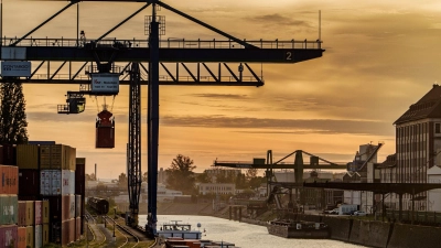 Die Aussichten für die deutsche Wirtschaft hellen sich auf. (Archivbild) (Foto: Andreas Arnold/dpa)