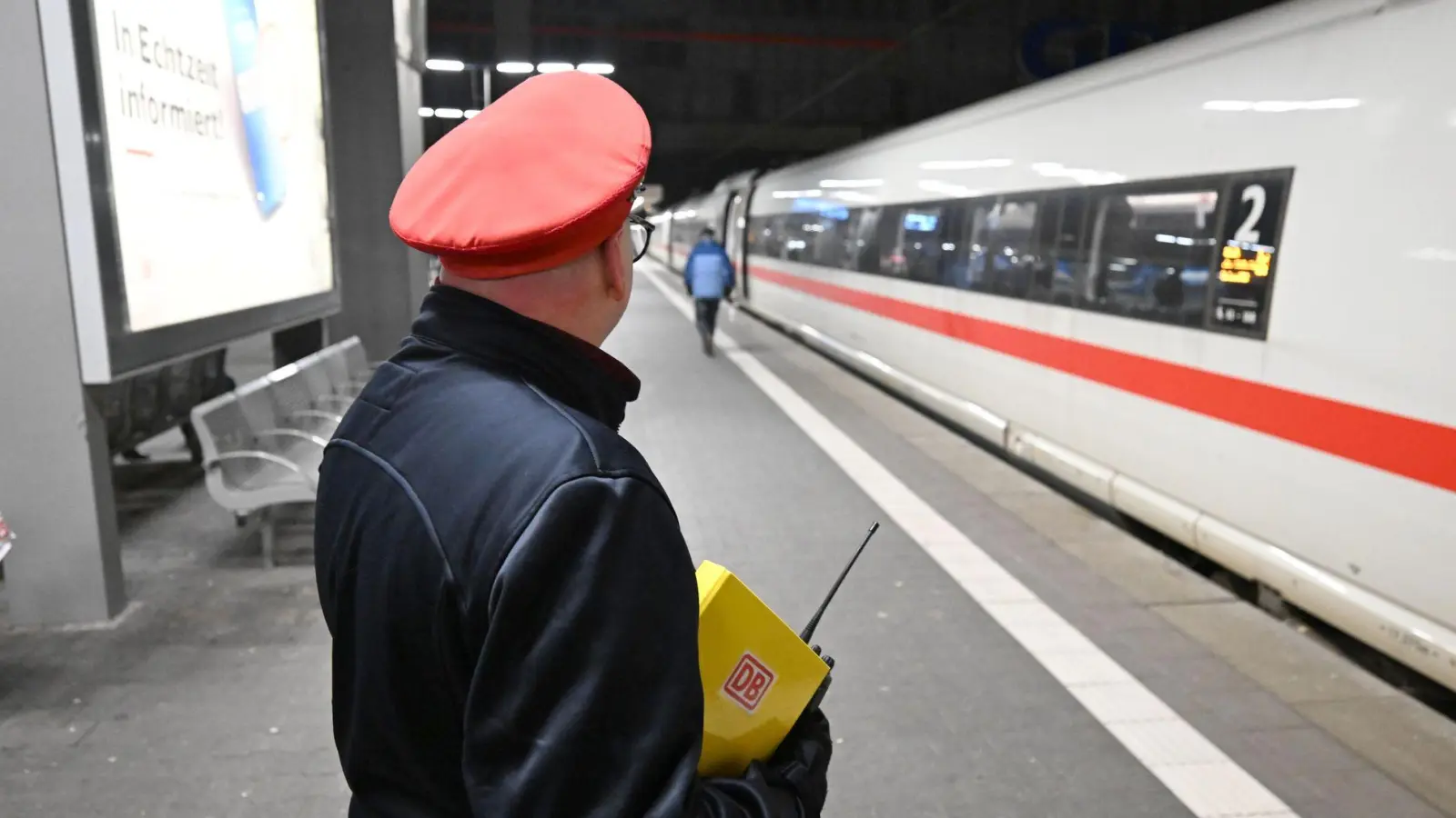 Über die konkreten Inhalte des Verhandlungsstands wollten sich die Tarifparteien nicht äußern. (Symbolbild) (Foto: Felix Hörhager/dpa)