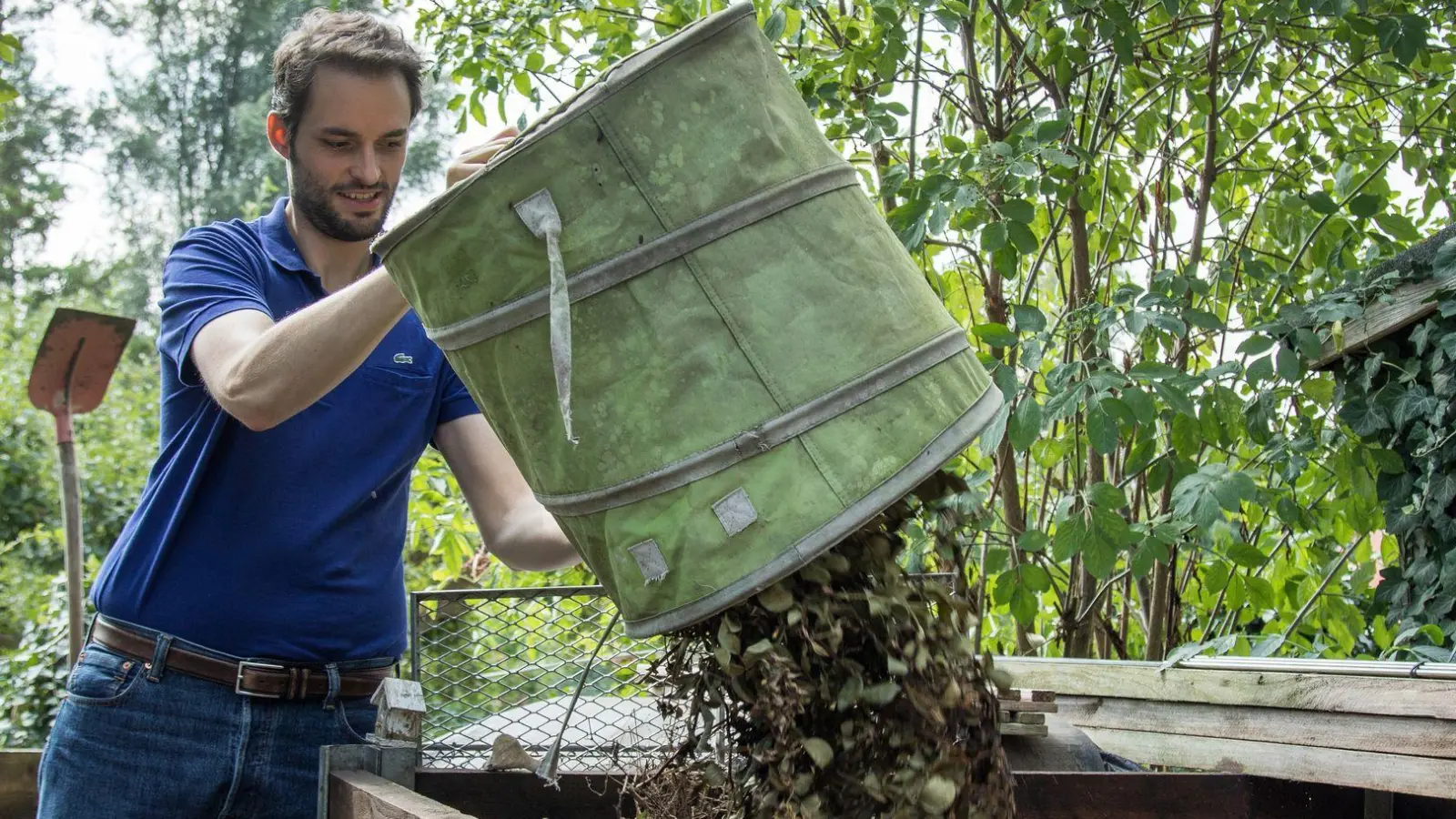 Der Frühling ist die perfekte Zeit, um einen Kompost anzulegen. (Foto: Christin Klose/dpa-tmn)