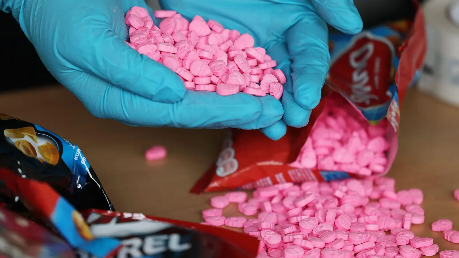 In Oberfranken sollen Drogen gezielt an Kinder und Jugendliche verkauft worden sein. (Foto: Oliver Berg/dpa)