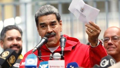 Die USA bieten 50 Millionen Dollar für Infos für eine Festnahme Maduros.  (Foto: Cristian Hernandez/AP/dpa)