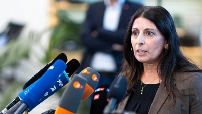 Die Gesamt- und Konzernbetriebsratsvorsitzende bei Volkswagen, Daniela Cavallo, bezeichnet das Vertrauen zum Vorstand als beschädigt.   (Foto: Michael Matthey/dpa)