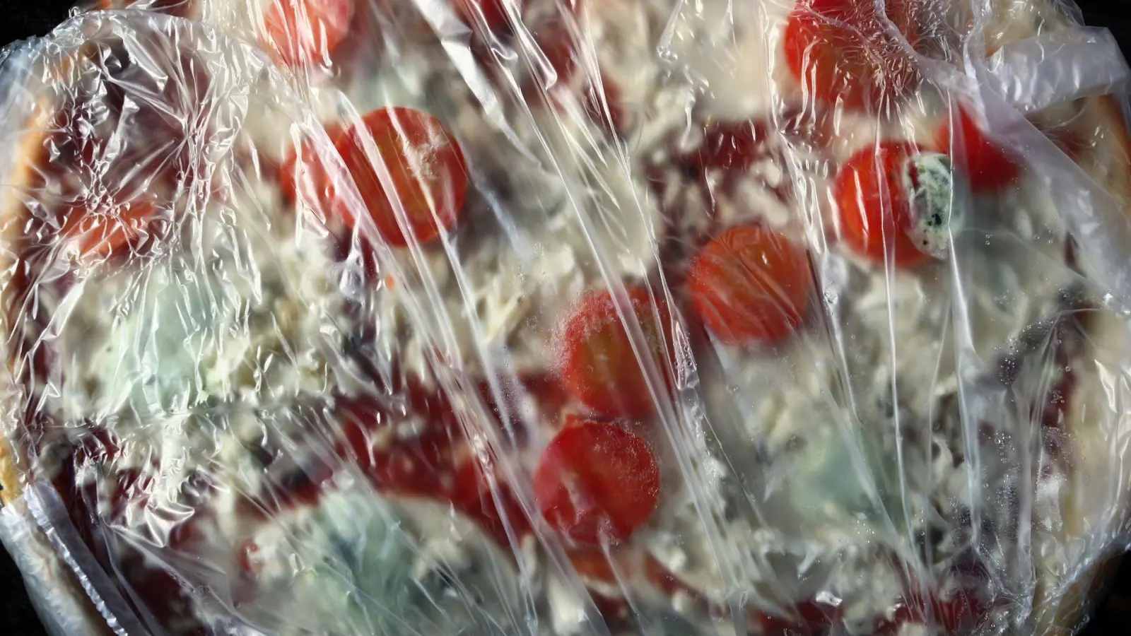 Tiefkühlpizza, Burger-Patties, Knuspermüsli - solche Lebensmittel sind lecker, praktisch und allgegenwärtig. (Archivbild) (Foto: picture alliance / dpa)