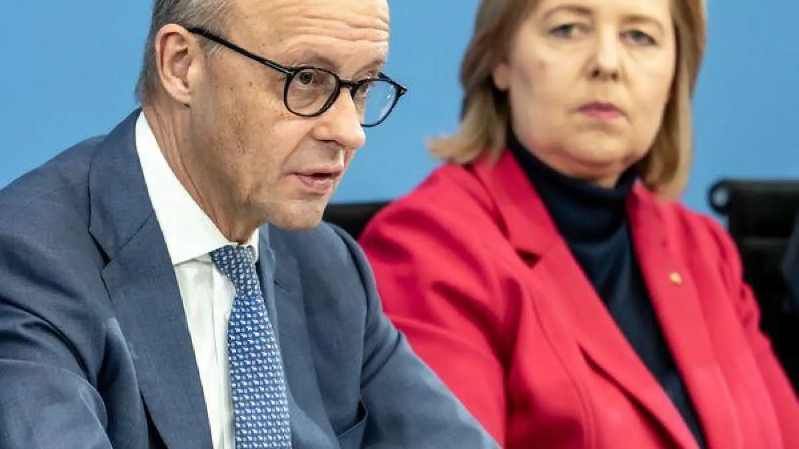 Die Spitzen der Koalition berieten bis in die Nacht hinein. (Foto: Michael Kappeler/dpa)