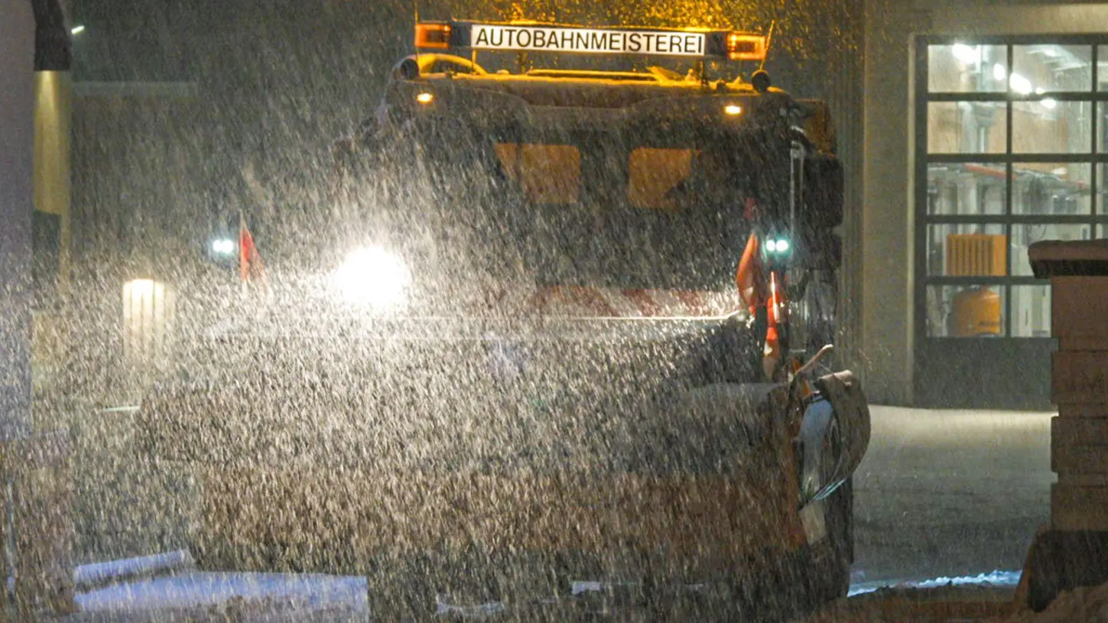 Schneemassen haben den Busverkehr in Ulm und Neu-Ulm lahmgelegt. (Foto: Enrique Kaczor/onw-images/dpa)