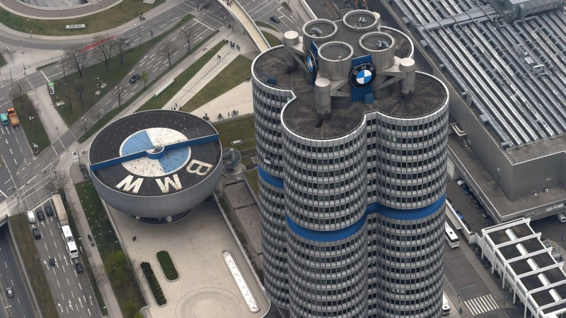 BMW kämpft mit den Folgen des Iran-Kriegs und der Absatzkrise auf dem chinesischen Automarkt. (Archivbild)  (Foto: Felix Hörhager/dpa)