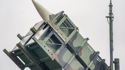 Von dem Geld sollen auch Patriot-Systeme beschafft werden. (Archivbild) (Foto: Axel Heimken/dpa)