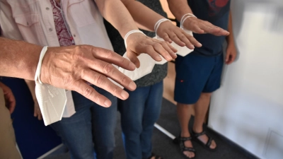 Die Corona-Pandemie ist fast vergessen, die medizinischen Masken haben ausgedient. Die Betroffenen von Post- und Long-Covid können nicht mehr so entschlossen zupacken, wie sie das gewohnt waren. (Foto: Silvia Schäfer)