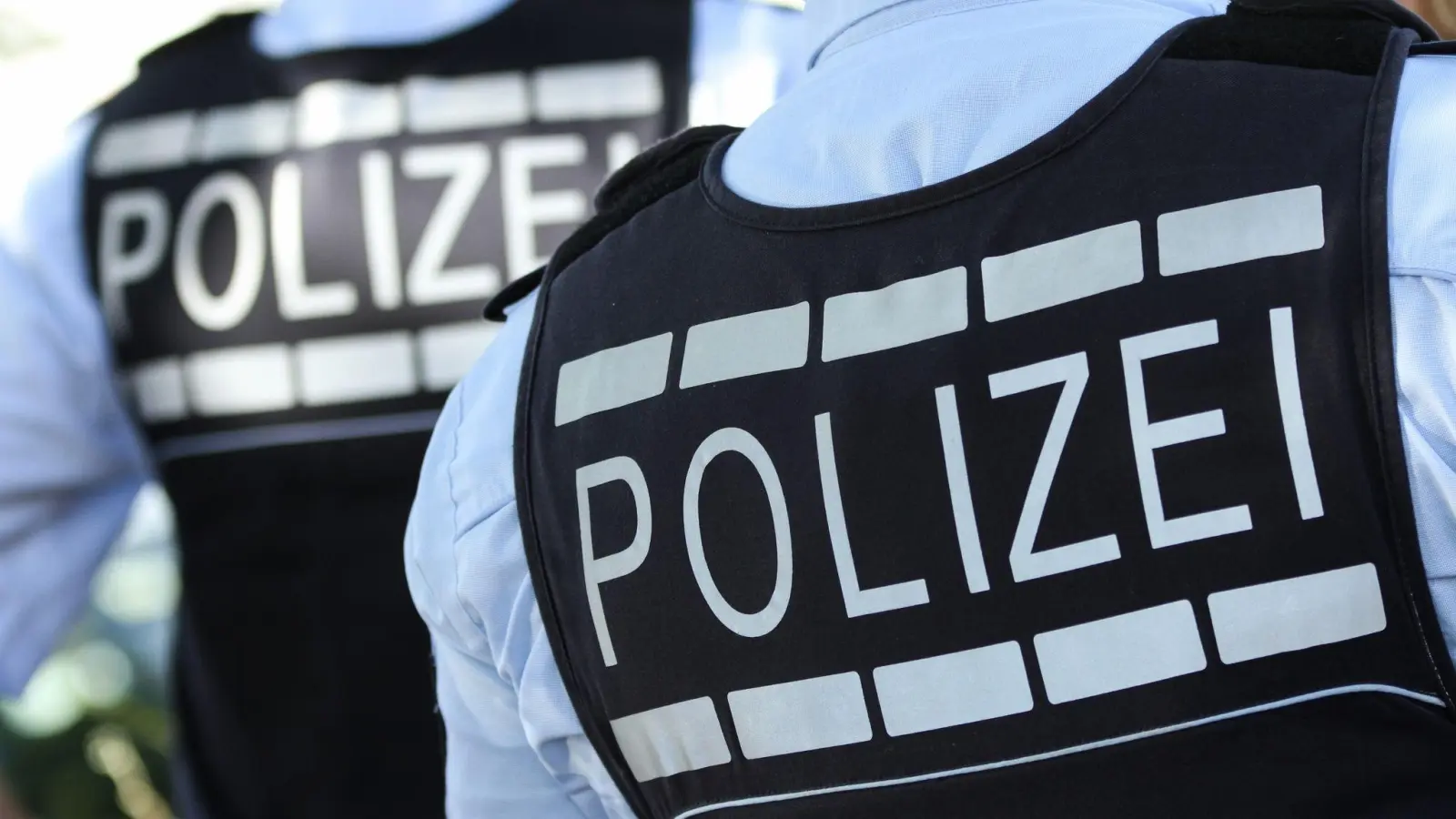 Beim Versuch, einen Familienstreit in Wettringen zu schlichten, wurden in der Neujahrsnacht drei Polizisten verletzt, einer davon so erheblich, dass er nicht mehr dienstfähig war. (Symbolbild: Silas Stein/dpa)