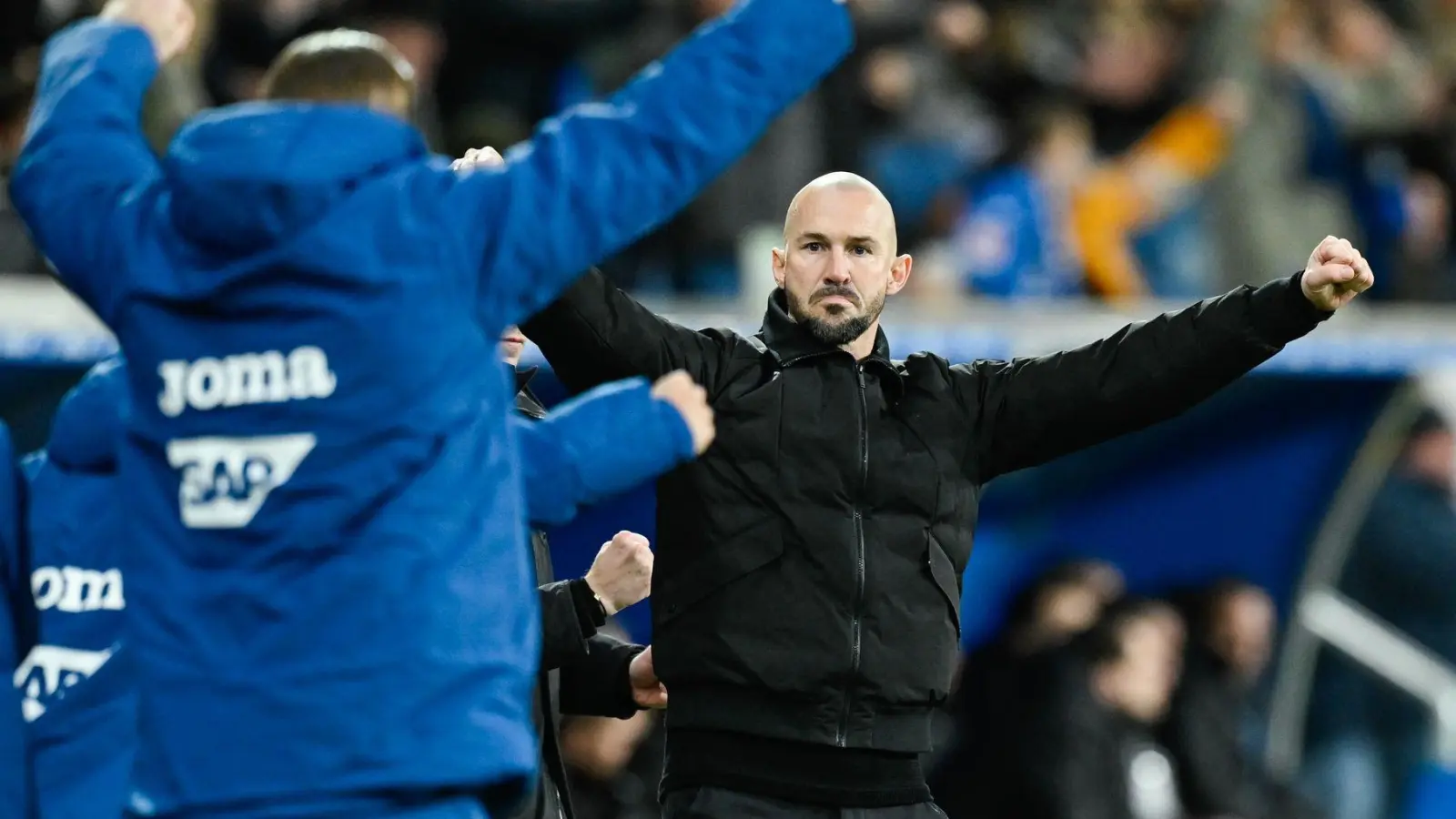 Traumdebüt für Hoffenheim: Trainer Christian Ilzer (Foto: Uwe Anspach/dpa)