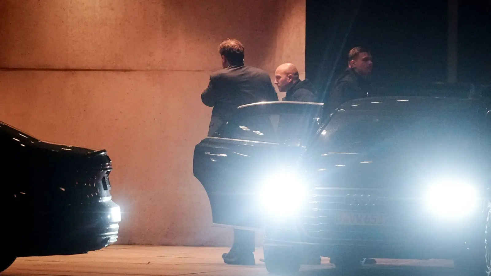 Licht ins Dunkel wollen die Koalitionsspitzen am Morgen bringen, hier SPD-Chef Lars Klingbeil. (Foto: Kay Nietfeld/dpa)