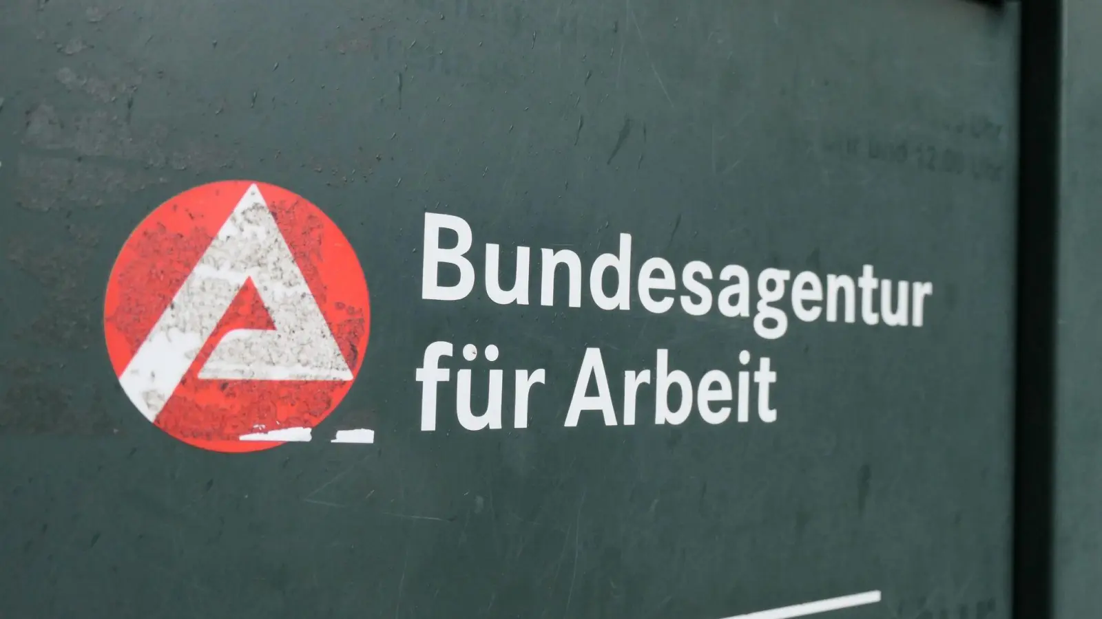 Im November ist es auf dem deutschen Arbeitsmarkt nur zu einer leichten Entspannung gekommen (Archivbild).  (Foto: Helge Toben/dpa)