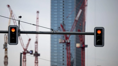 Die Konjunktur springt nicht auf Grün. (Foto: Soeren Stache/dpa)
