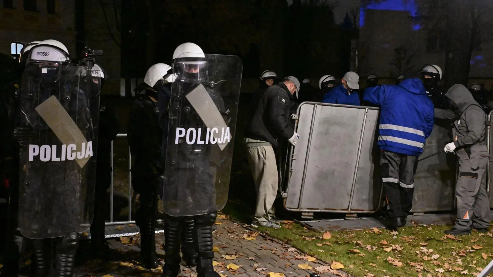 In Polen ist ein langanhaltender Streit um das Verfassungsgericht eskaliert. (Foto: Radek Pietruszka/PAP/dpa)