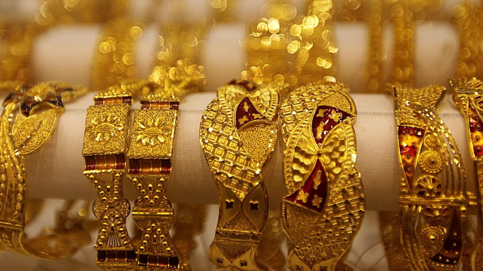 Acht Kilo Goldschmuck fand die Polizei. (Symbolbild) (Foto: picture alliance / Piyal Adhikary/EPA/dpa)