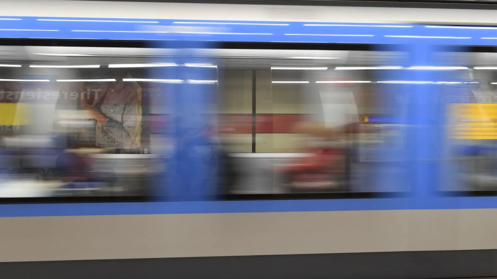 Der Vorfall soll sich in einer Münchner U-Bahn der Linie U6 ereignet haben. (Symbolbild) (Foto: Felix Hörhager/dpa)