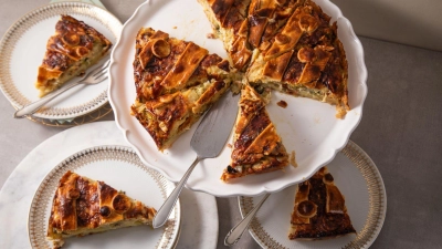 Der Walliser Gemüsekuchen mit Kartoffeln, Lauch, Apfel und Bergkäse wird Cholera genannt. (Foto: Christin Klose/dpa-tmn)