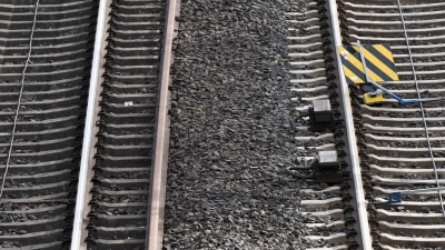 Das wichtigste Bauprojekt der Bahn wird dieses Jahr die Generalsanierung der Riedbahn zwischen Frankfurt und Mannheim. Die Strecke wird dazu für fünf Monate voll gesperrt. (Foto: Sebastian Gollnow/dpa)