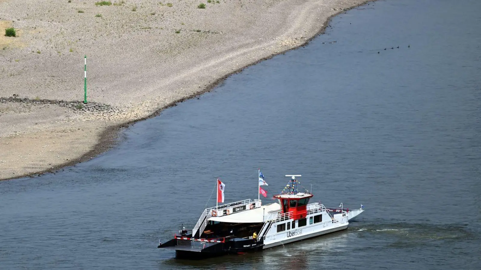 Zu wenig Wasser im Rhein? Niedrige Pegelstände bringen Flusskreuzfahrten durcheinander – Routen werden geändert, teils gibt’s Rabatte oder kostenlose Umbuchungen. (Foto: Federico Gambarini/dpa/dpa-tmn)