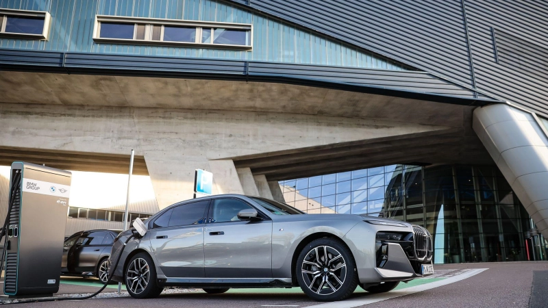 BMWs Elektroauto-Neuzulassungen haben in Deutschland kräftig angezogen. (Archivbild) (Foto: Jan Woitas/dpa)