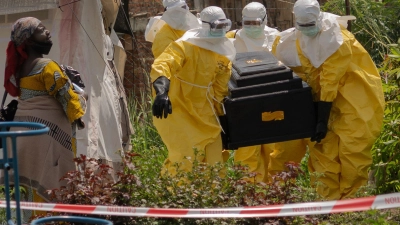 Rotkreuzhelfer waren unter den ersten Ebola-Opfern.  (Foto: Moses Sawasawa/AP/dpa)
