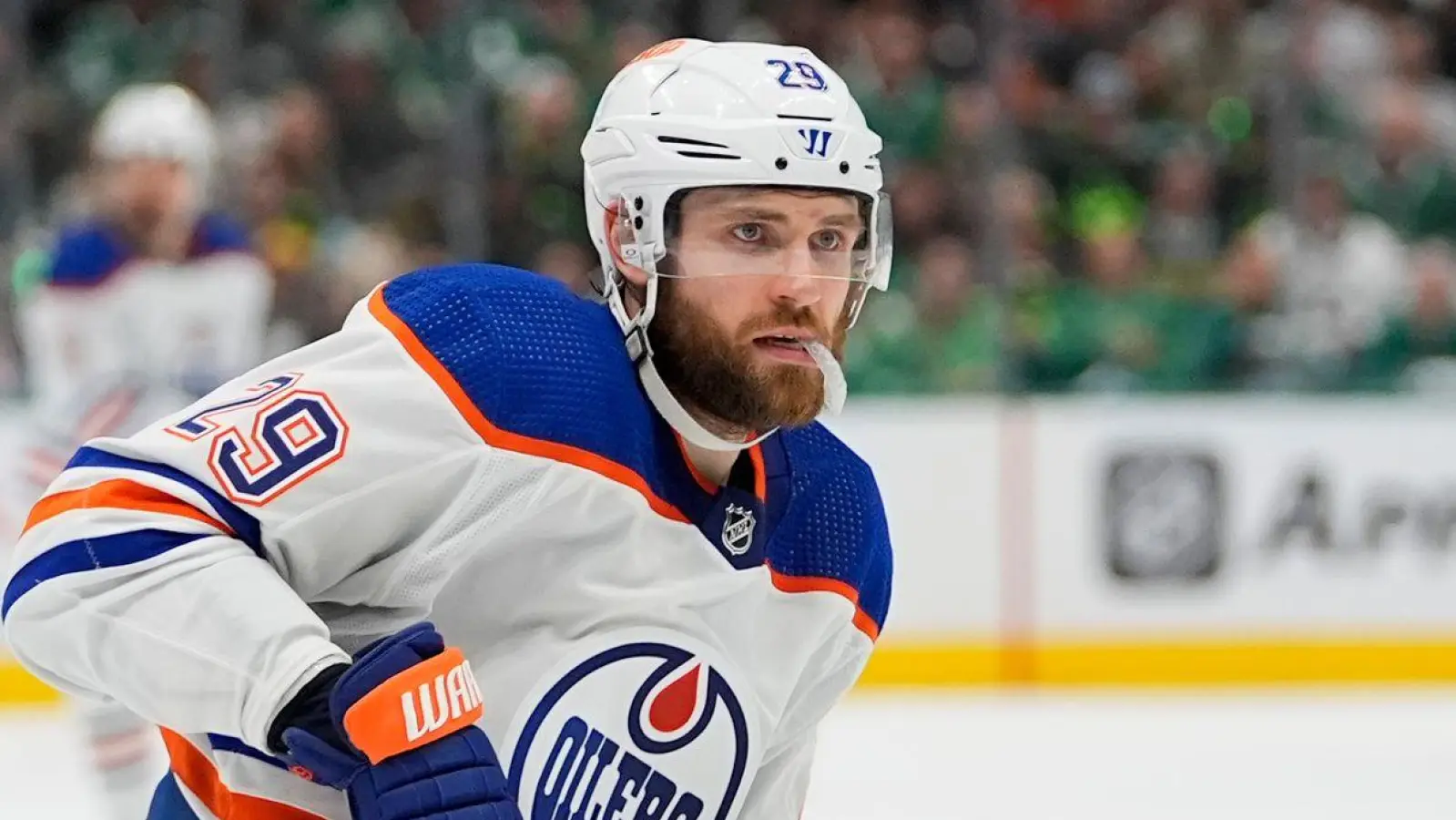 Was hat Leon Draisaitl nicht alles erreicht in seiner NHL-Karriere: Topscorer, wertvollster Spieler - aber die Meisterschaft fehlt. (Foto: Julio Cortez/AP)