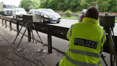 Zu schnell ist zu schnell und Strafe muss sein: Ja, richtig, aber von einigen Sanktionen kann aufgrund von Härtesituationen abgesehen werden. (Foto: Kai Remmers/dpa-tmn)