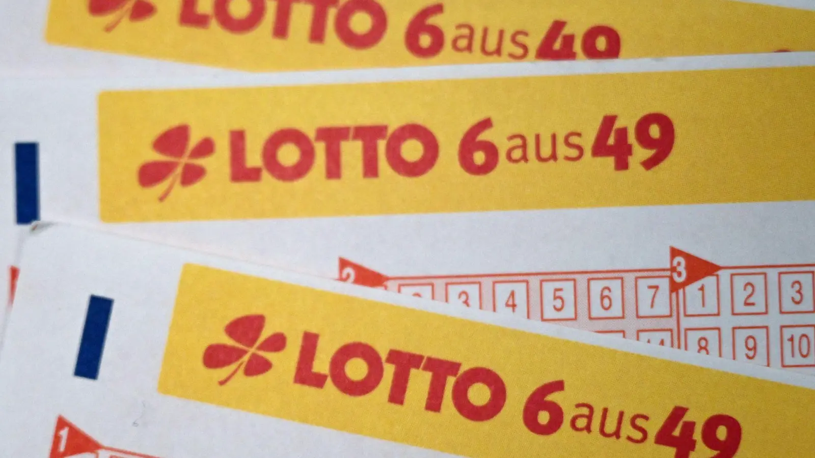 Er habe immer wieder kontrolliert, ob er seine Spielquittung noch habe, sagte der Gewinner laut Lotto Bayern. (Symbolbild) (Foto: Federico Gambarini/dpa)