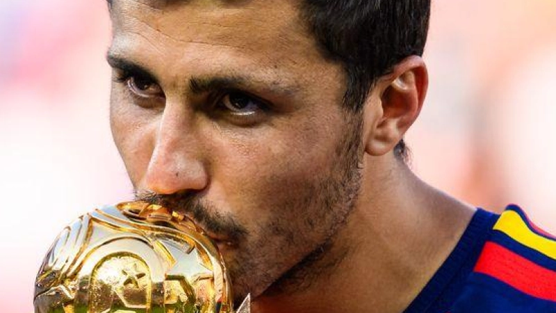 Spaniens Weltmeisterkapitän Rodri steht kurz vor einem Wechsel zum FC Barcelona. (Archivbild) (Foto: Tom Weller/dpa)