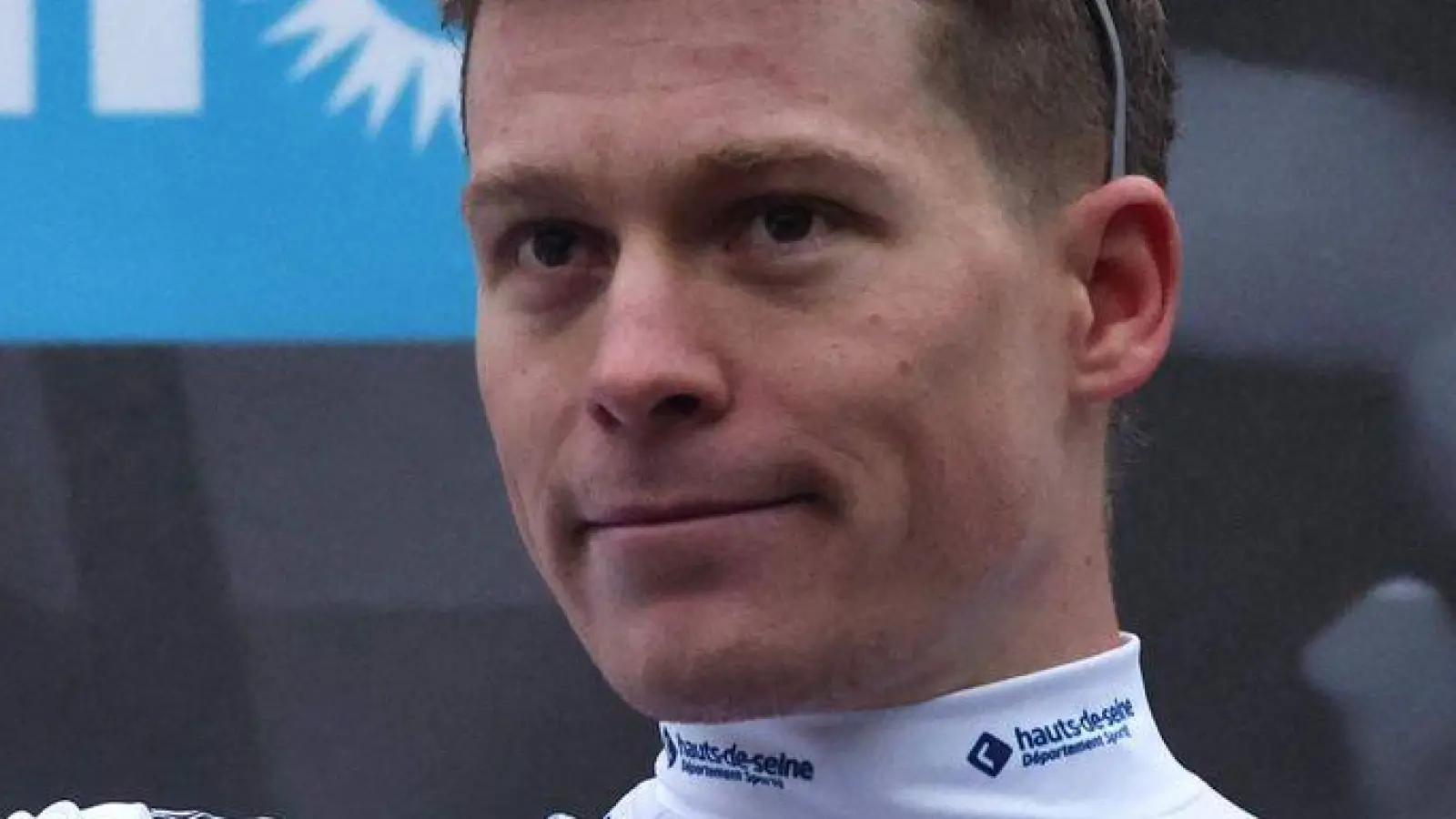 Georg Steinhauser im Weißen Trikot bei Paris-Nizza. (Archivbild) (Foto: Anne-Christine Poujoulat/AFP/dpa)