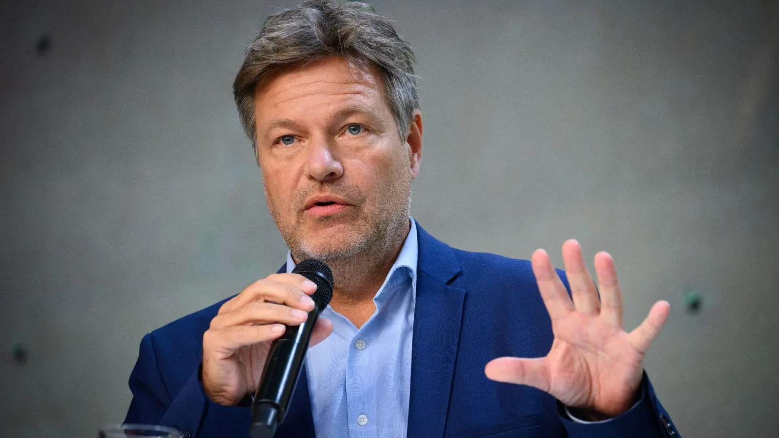 Klimaschutzminister Robert Habeck: Mit dem Klimaschutzprogramm 2023 sollen die Treibhausgasemissionen stark zurückgehen. (Foto: Bernd von Jutrczenka/dpa)