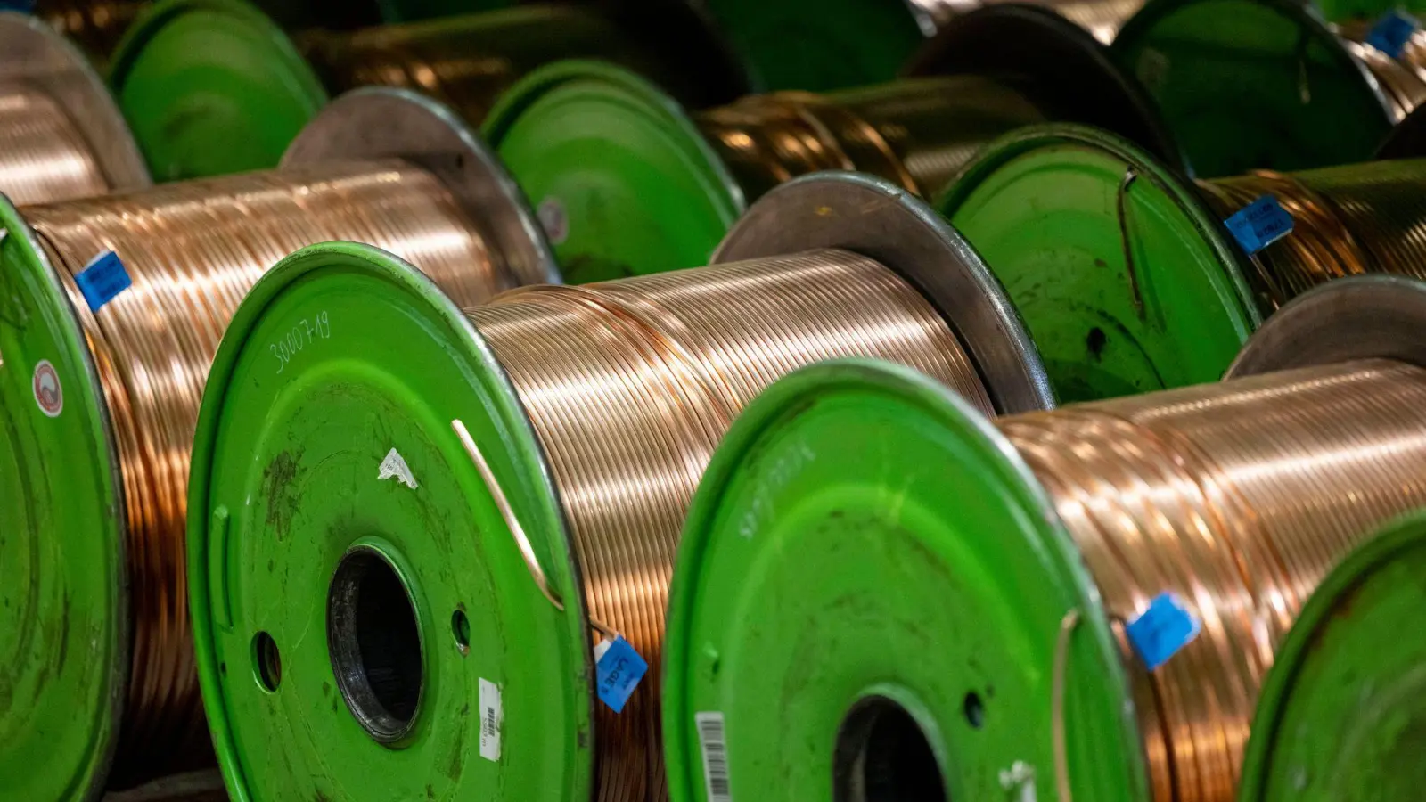 Das Material Kupfer ist nach wie vor gefragt und ziemlich teuer. Das macht es, unabhängig von seiner Verarbeitungsform, zur attraktiven Beute für Diebe. (Symbolbild: Thomas Banneyer/dpa)