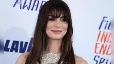 Anne Hathaway kehrt in ihrer beliebten Prinzessinnen-Rolle zurück. (Archivbild) (Foto: Jordan Strauss/Invision/AP/dpa)