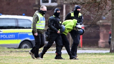Eine Woche nach der Tat ließ die Bundesanwaltschaft den Tatverdächtigen in Karlsruhe vorführen. (Archivbild) (Foto: Uli Deck/dpa)